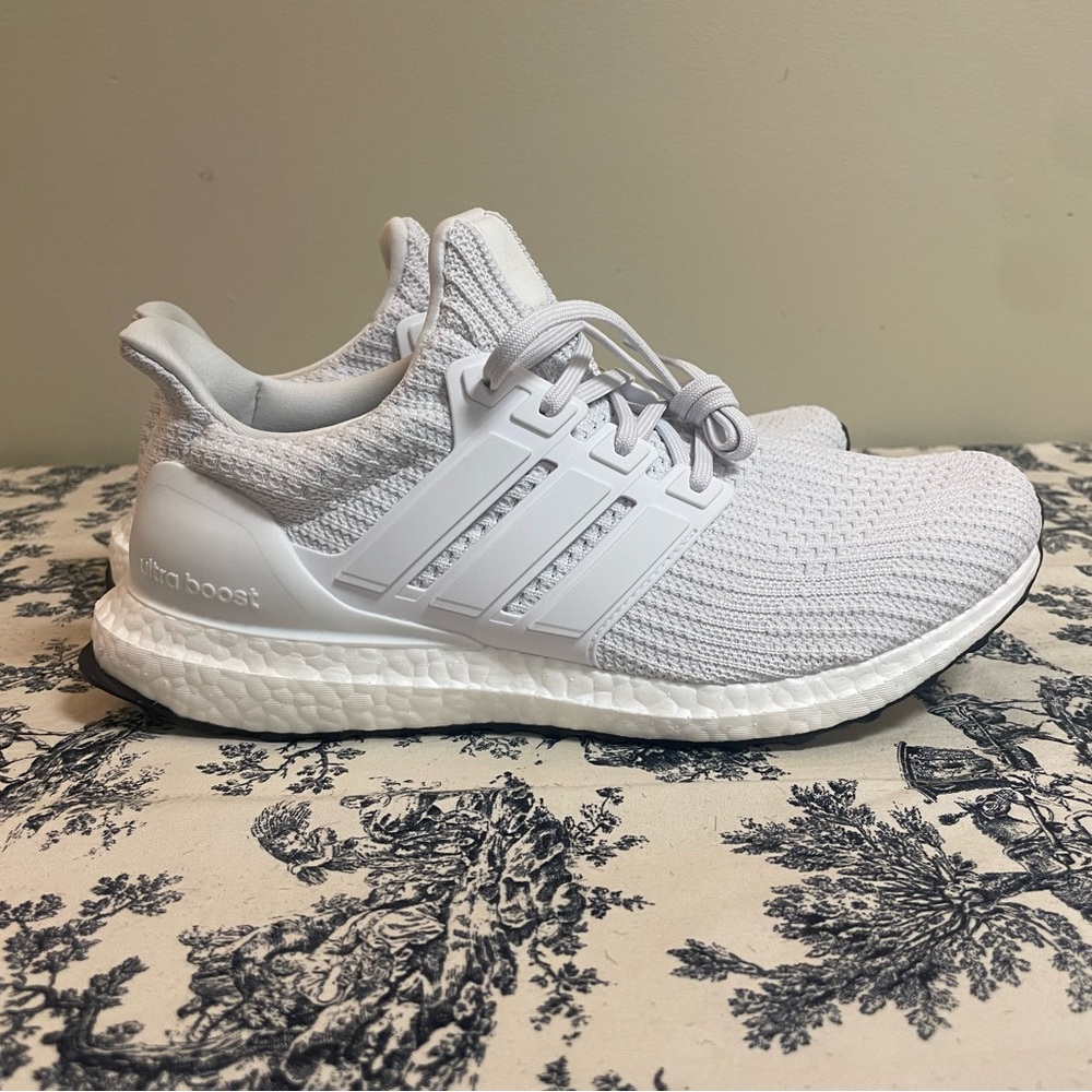 NWT Adidas Ultraboost 4.0 DNA